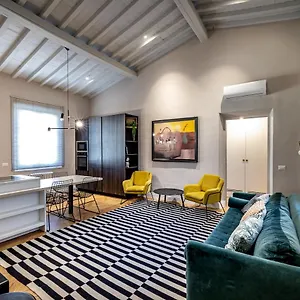 https://hs4u-ricasoli-luxury-apartment-near-duomo-n2.it-tuscanyhotel.com